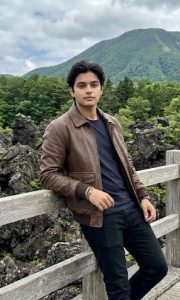 AI image generator prompt for men – business portrait example